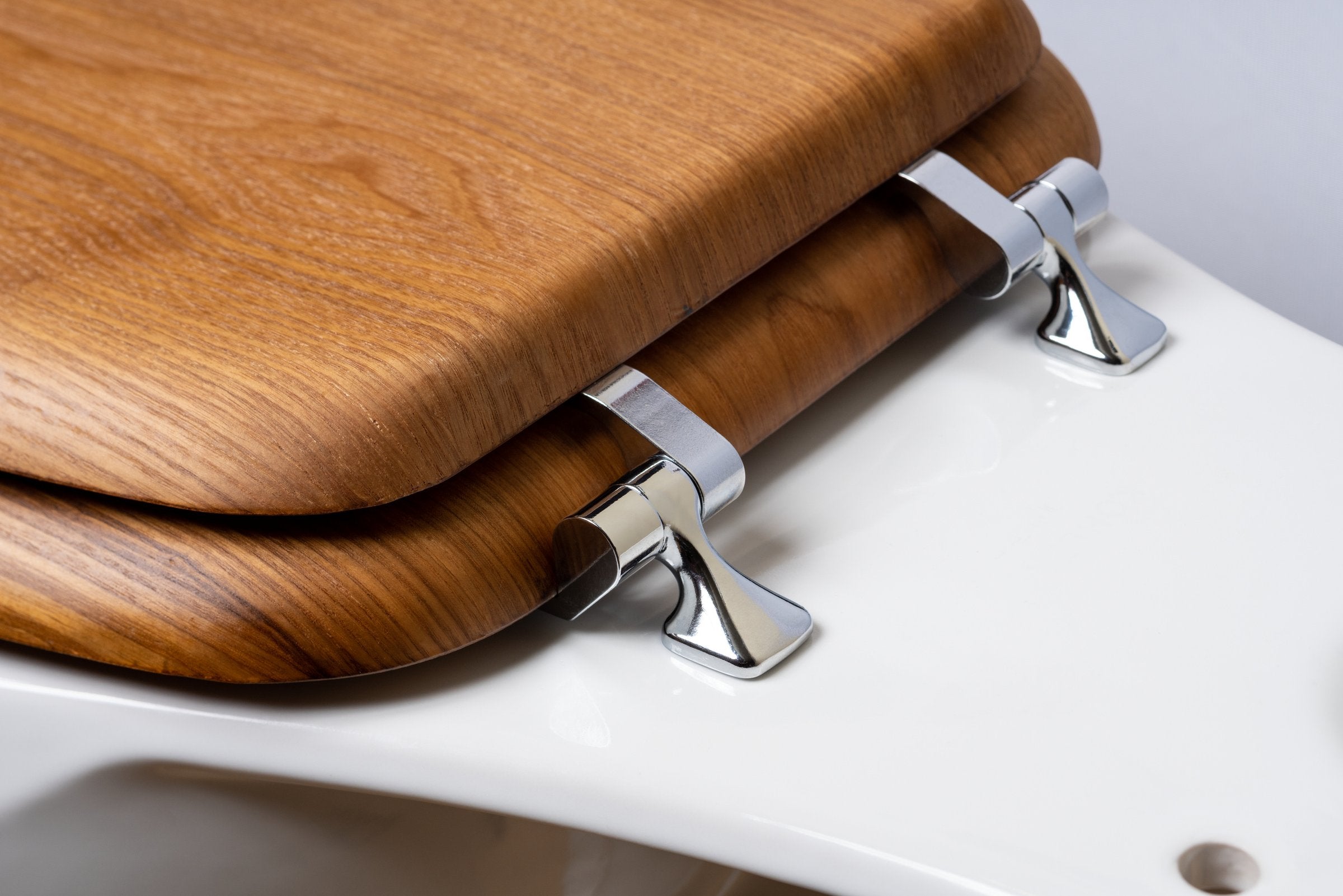 Elongated Closed Front Wood Toilet Seat in Natural Oak with Chrome